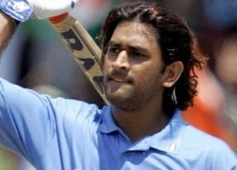 MS Dhoni celebrating victory
